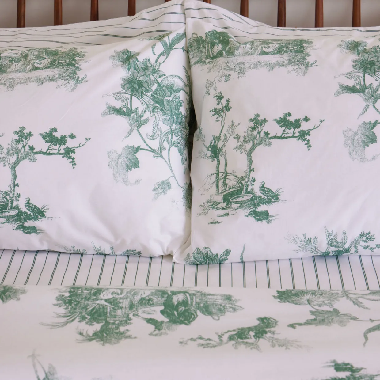 300 Thread Count Green Toile Standard Pillowcase Set