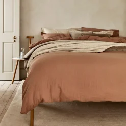200 Thread Count Retreat Fitted Sheet