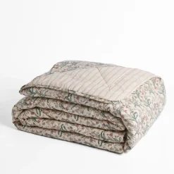 180 Thread Count Romantic Blossom Quilted Blanket