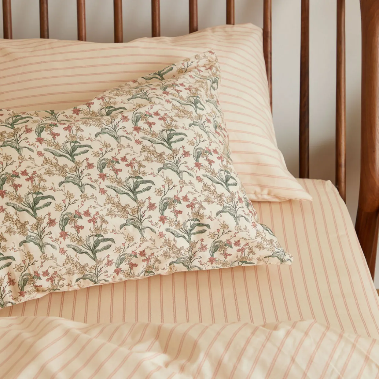 180 Thread Count Romantic Stripe Fitted Sheet