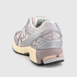 1906 Trainers