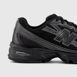 740 V2 Trainers