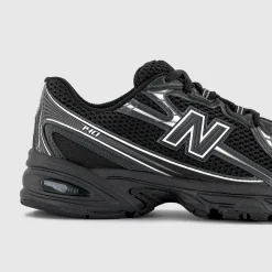 740 V2 Trainers