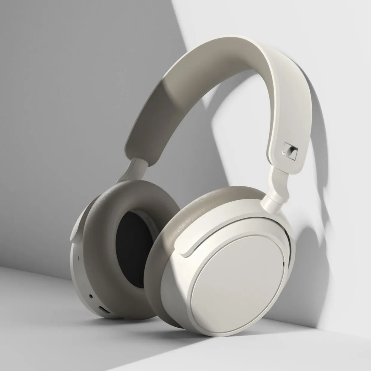 Accentum Plus White
