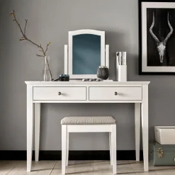 Aoibheann  Stool