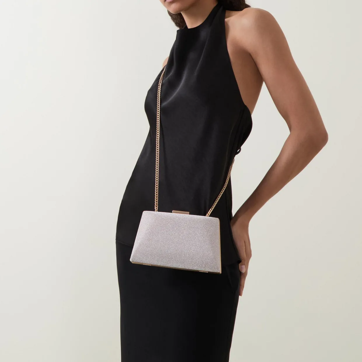 Bellaria Metallic Clutch