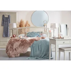 Caoimhe Stool