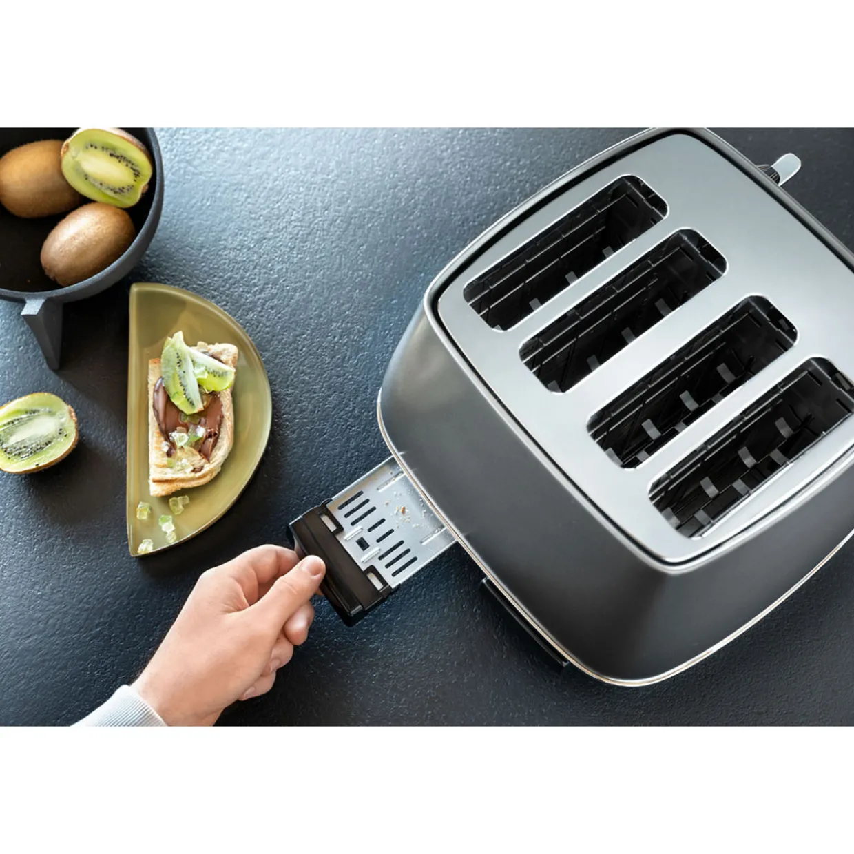 Distinta X Titanium Four Slot Toaster