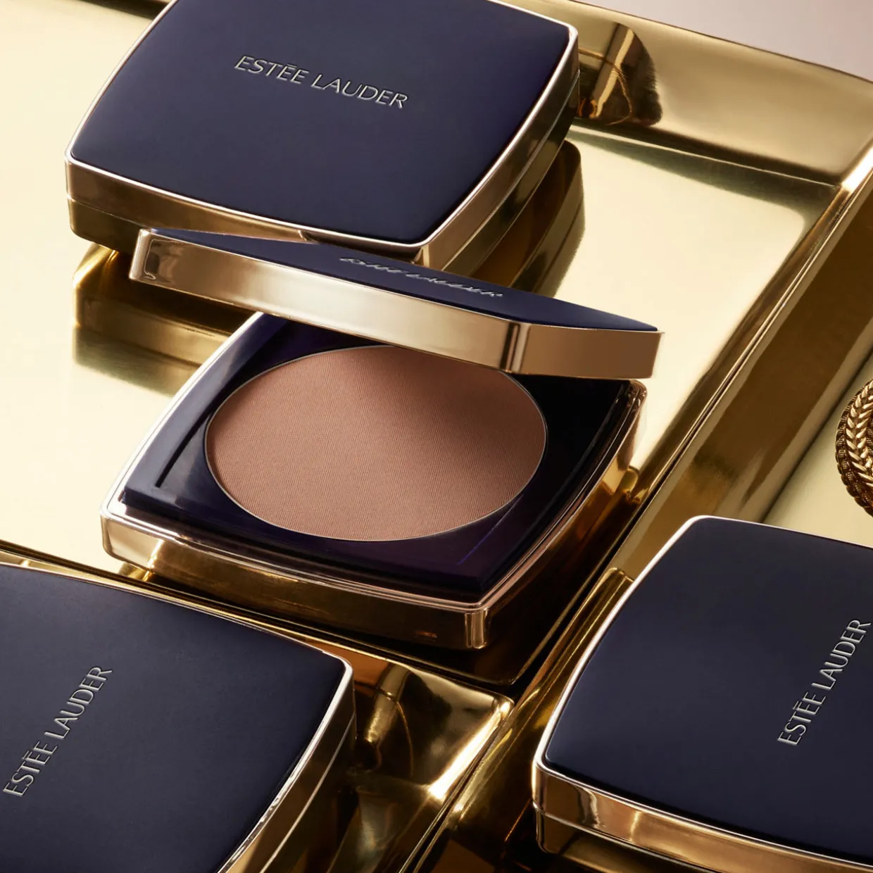 Double Wear Stay-in-Place Matte Powder Foundation SPF 10