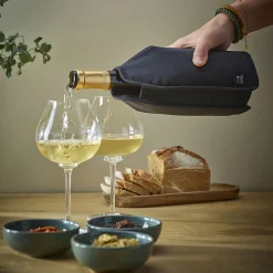 Frizz Black Wine Cooling Sleeve