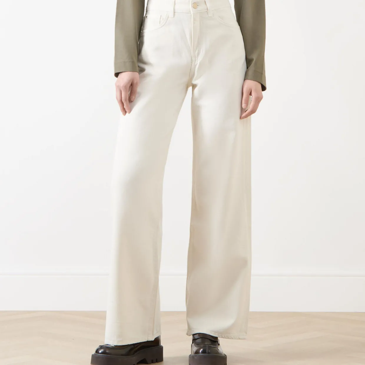 High-Rise Wide Leg Jeans