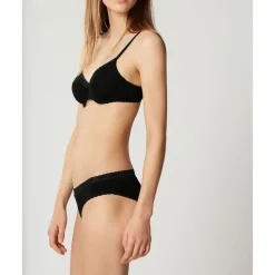 La Petite Brief