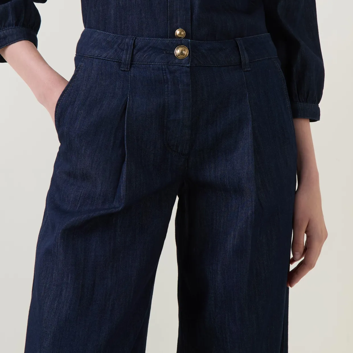 Mid-Rise Wide Leg Jeans