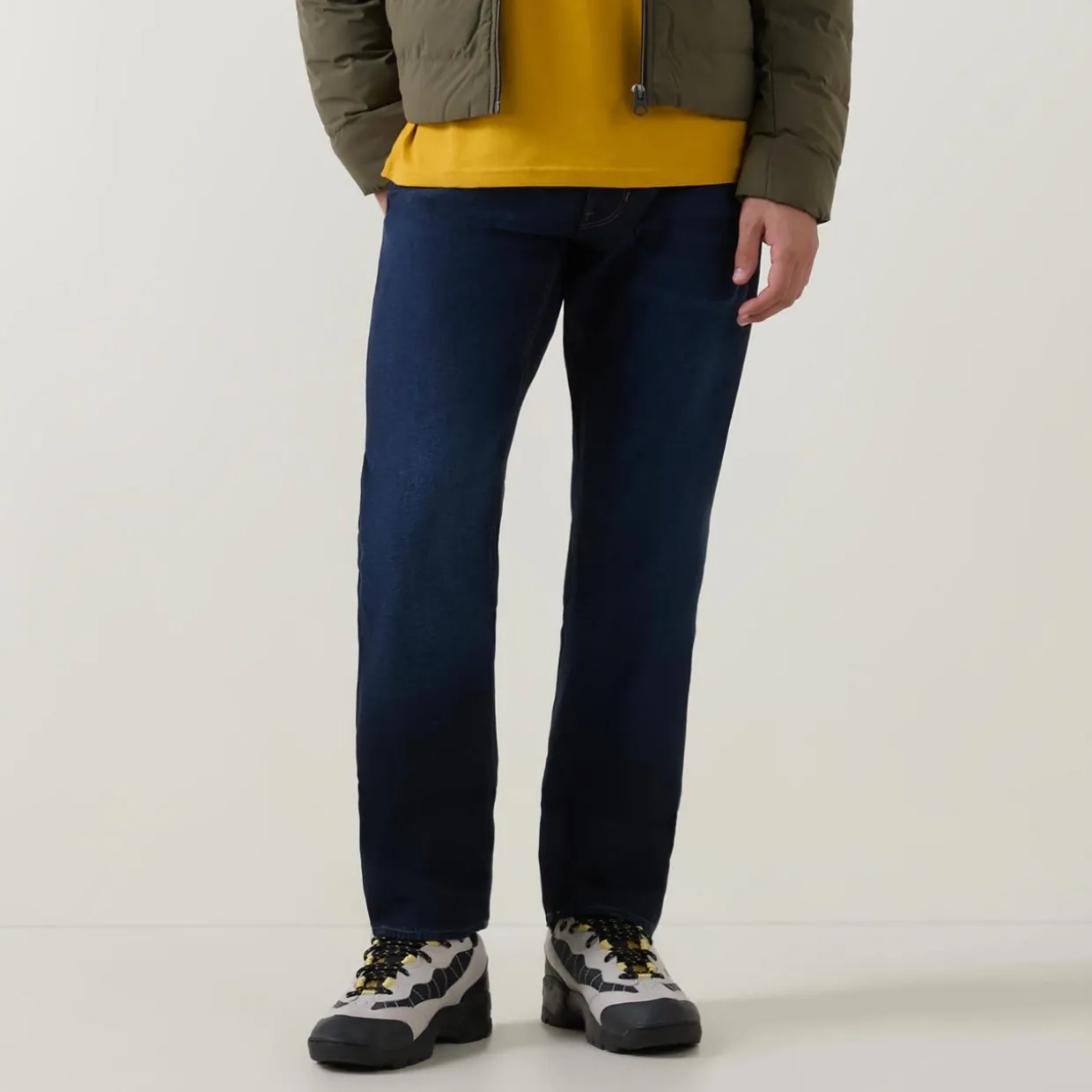 Mosa Mid-Rise Straight-Leg Jeans