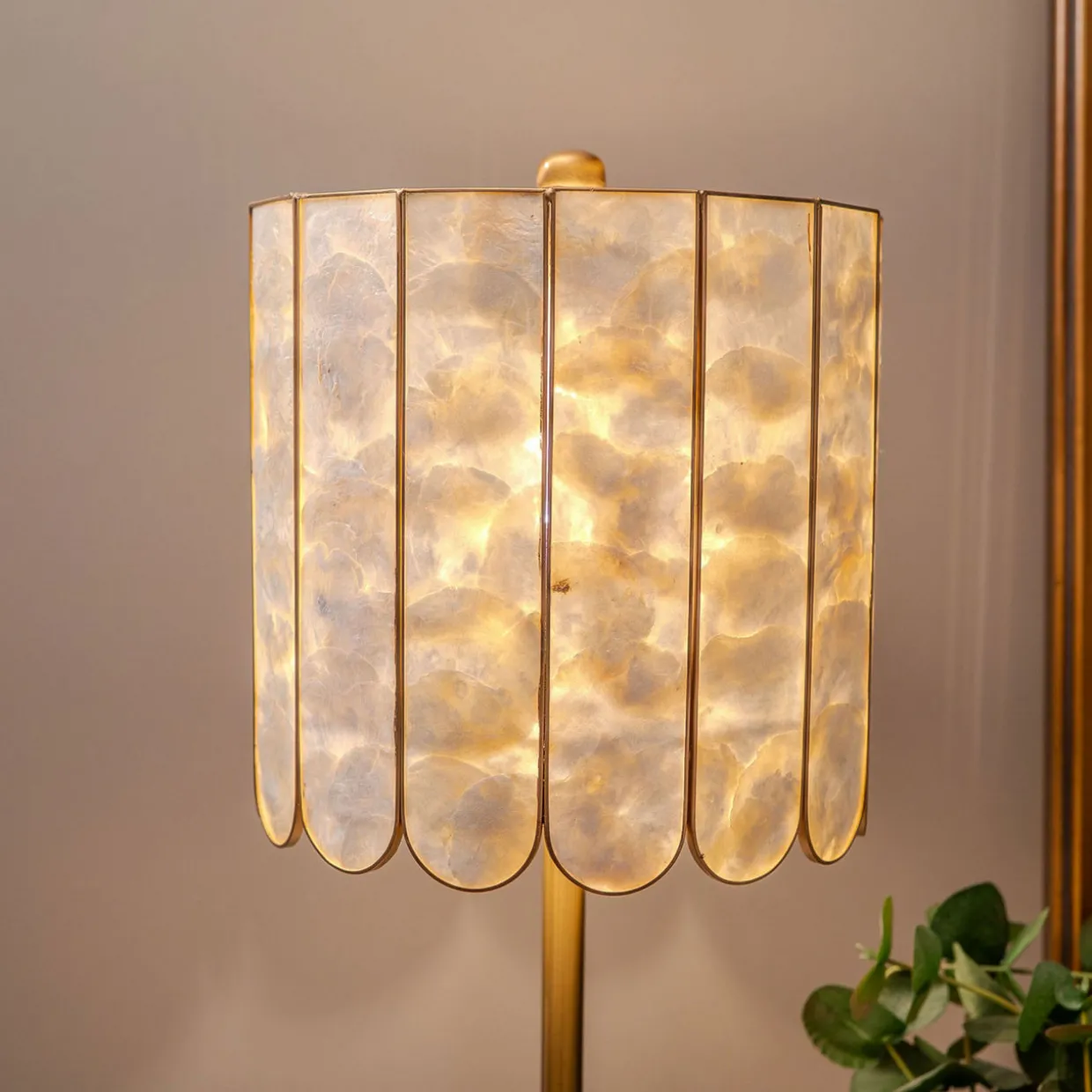 Mother of Pearl Style Buffet Table Lamp