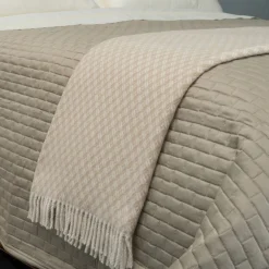Nilo Throw Cream