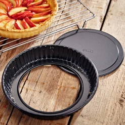 Non-Stick Fluted Flan Tin With Loose Base 20cm
