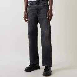 90s Mid-Rise Straight Leg Jeans
