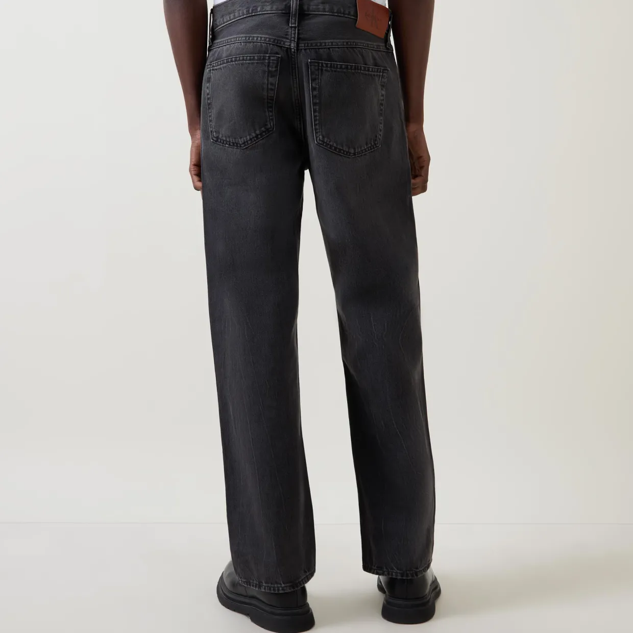 90s Mid-Rise Straight Leg Jeans