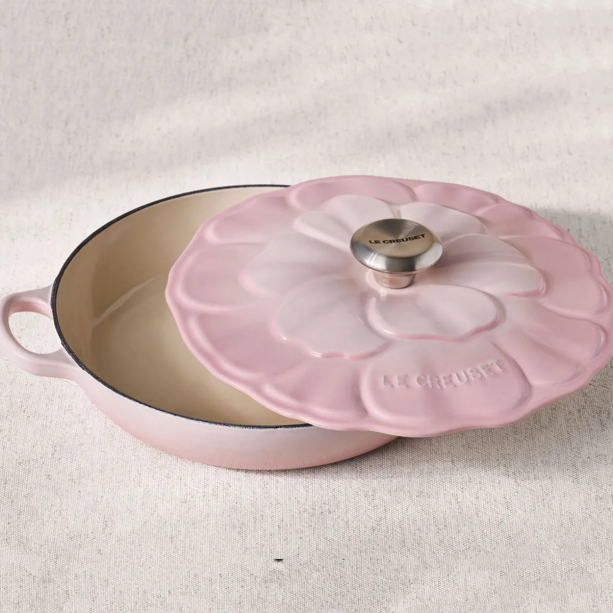 Signature Cast Iron Petal Shallow Casserole 26cm