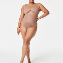 Thinstincts® 2.0 Medium Control High Waisted Thong