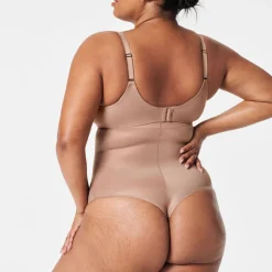 Thinstincts® 2.0 Medium Control High Waisted Thong