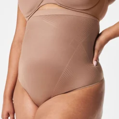 Thinstincts® 2.0 Medium Control High Waisted Thong