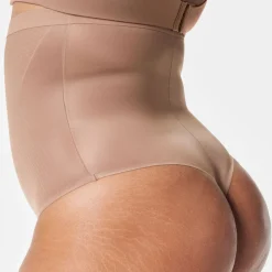 Thinstincts® 2.0 Medium Control High Waisted Thong