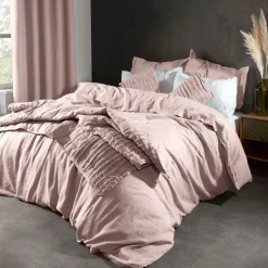 Throw Pink