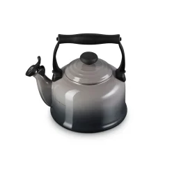 Traditional Kettle With Fixed Whistle 2.1L