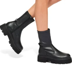Trick Flat Boots