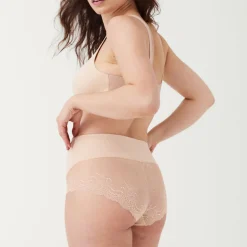 Undie-tectable® Light Control Lace Hi-Hipster Briefs